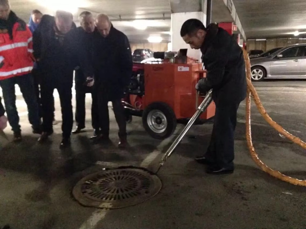 Szybka instalacja maszyny do u – Road Crack Sealing Machine recenzja i cena